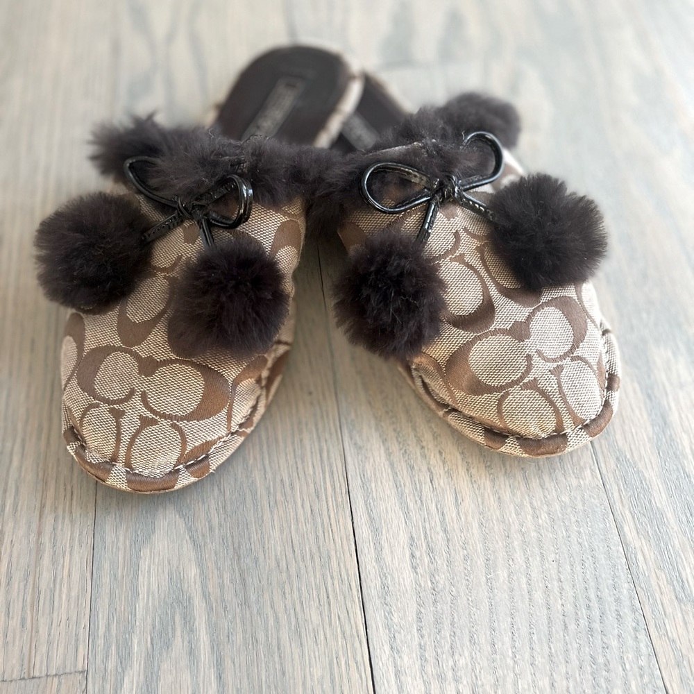 Authentic Coach slippers in jacquard with faux fur